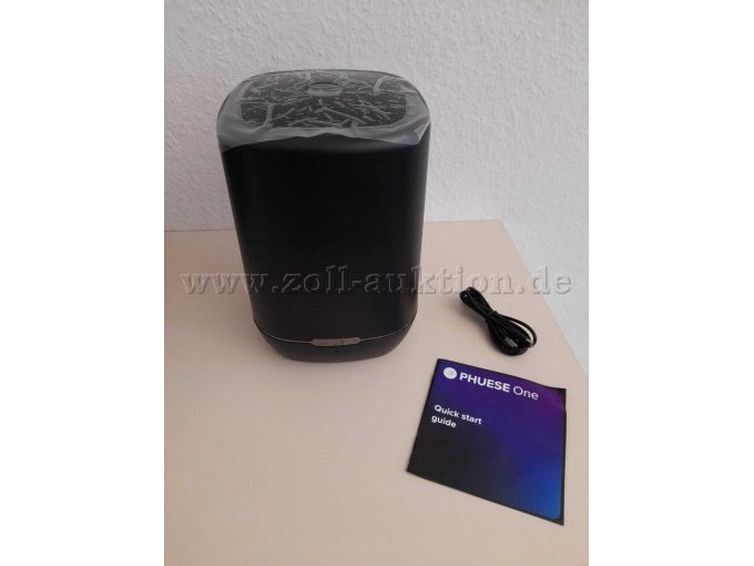 Phuese One von vorne mit Kabel und Quick start Guide
