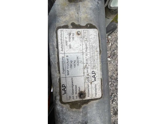 Typenschild von Zugeinrichtung