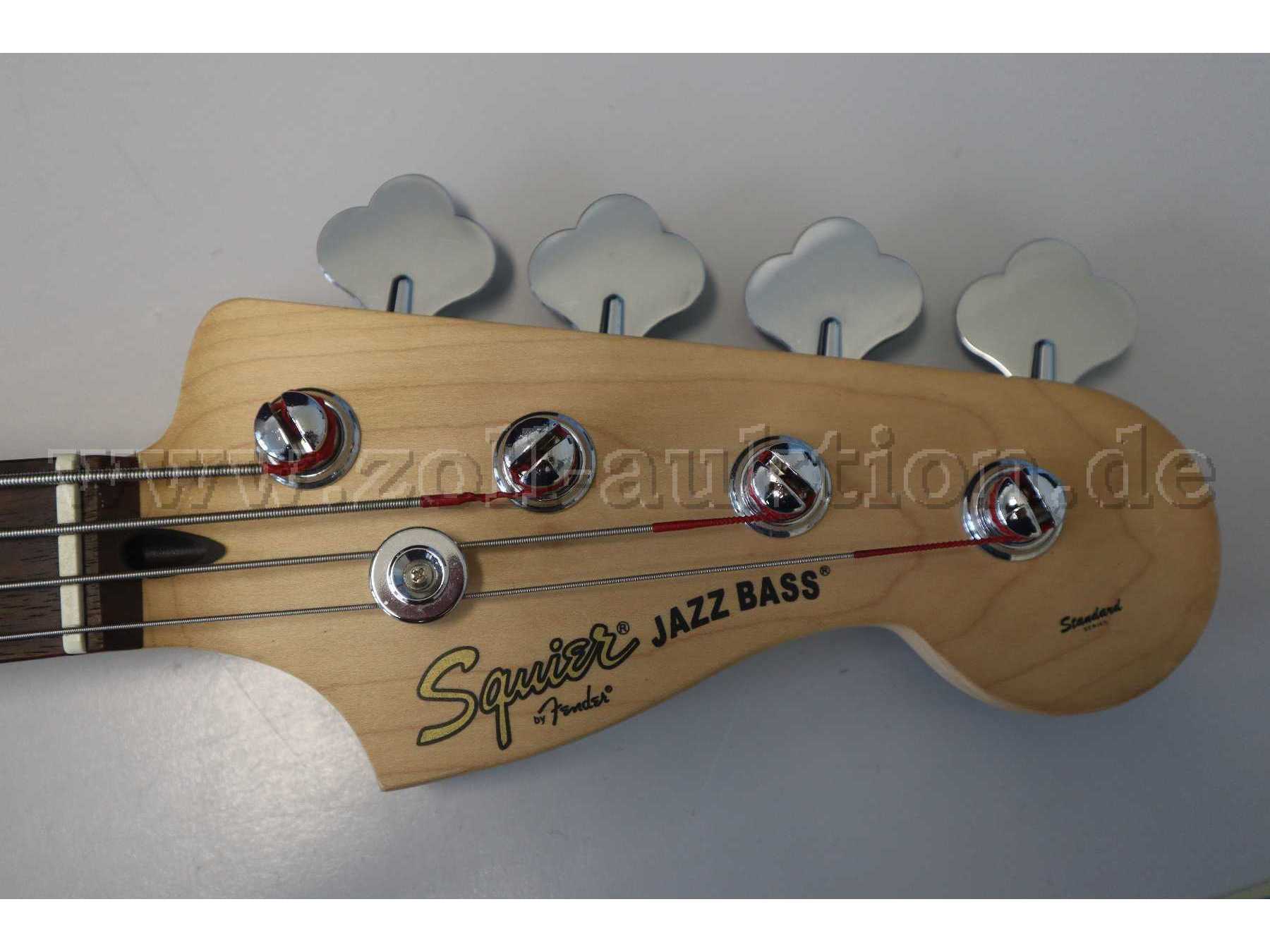 Standard Jazz Bass by Fender Gesamtansicht Detailansicht