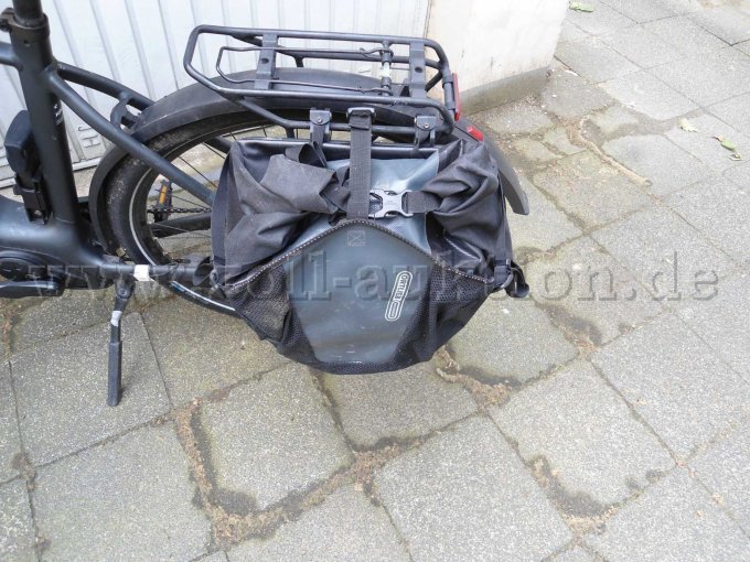 mit Satteltasche
