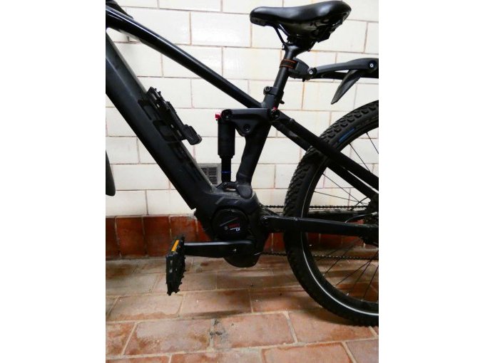 CUBE Stereo E-Bike_ Mitte mit Tretlager, Stoßdämpfer, Sattel