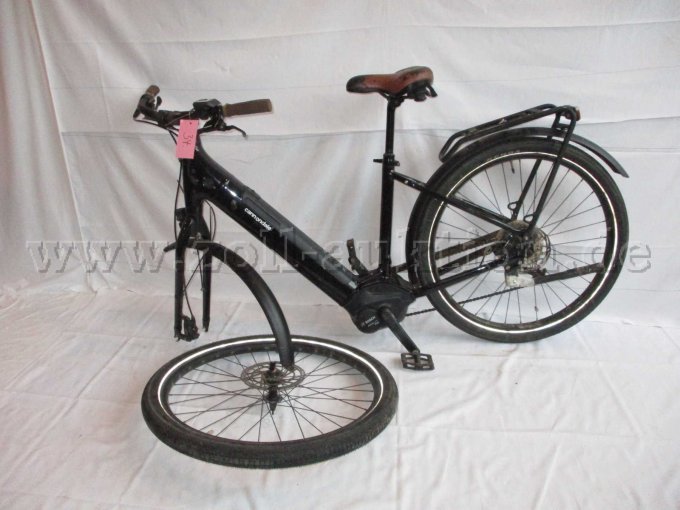 Vollansicht E-Bike Cannondale Adventure