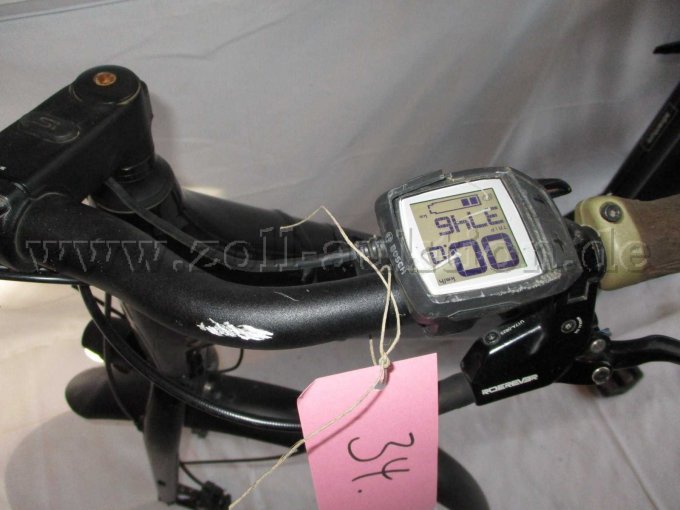 Teilansicht Lenker mit Bordcomputer und Kratzer