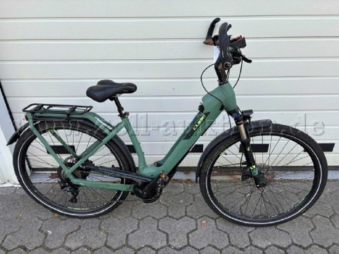 Vollansicht E-Bike Cube Kathmandu