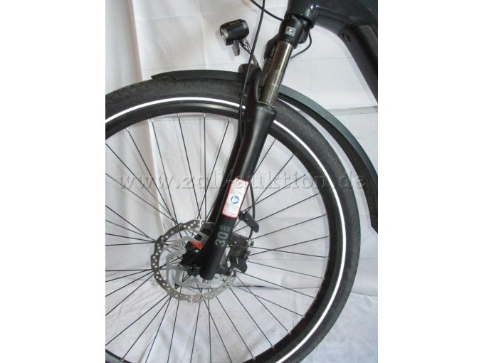 Teilansicht Federgabel und Scheibenbremse mit Shimano Bremssattel