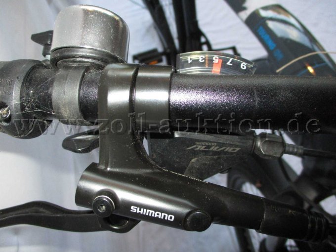 Teilansicht Lenker mit Shimao Alivio Schaltung und Shimano Bremshebel