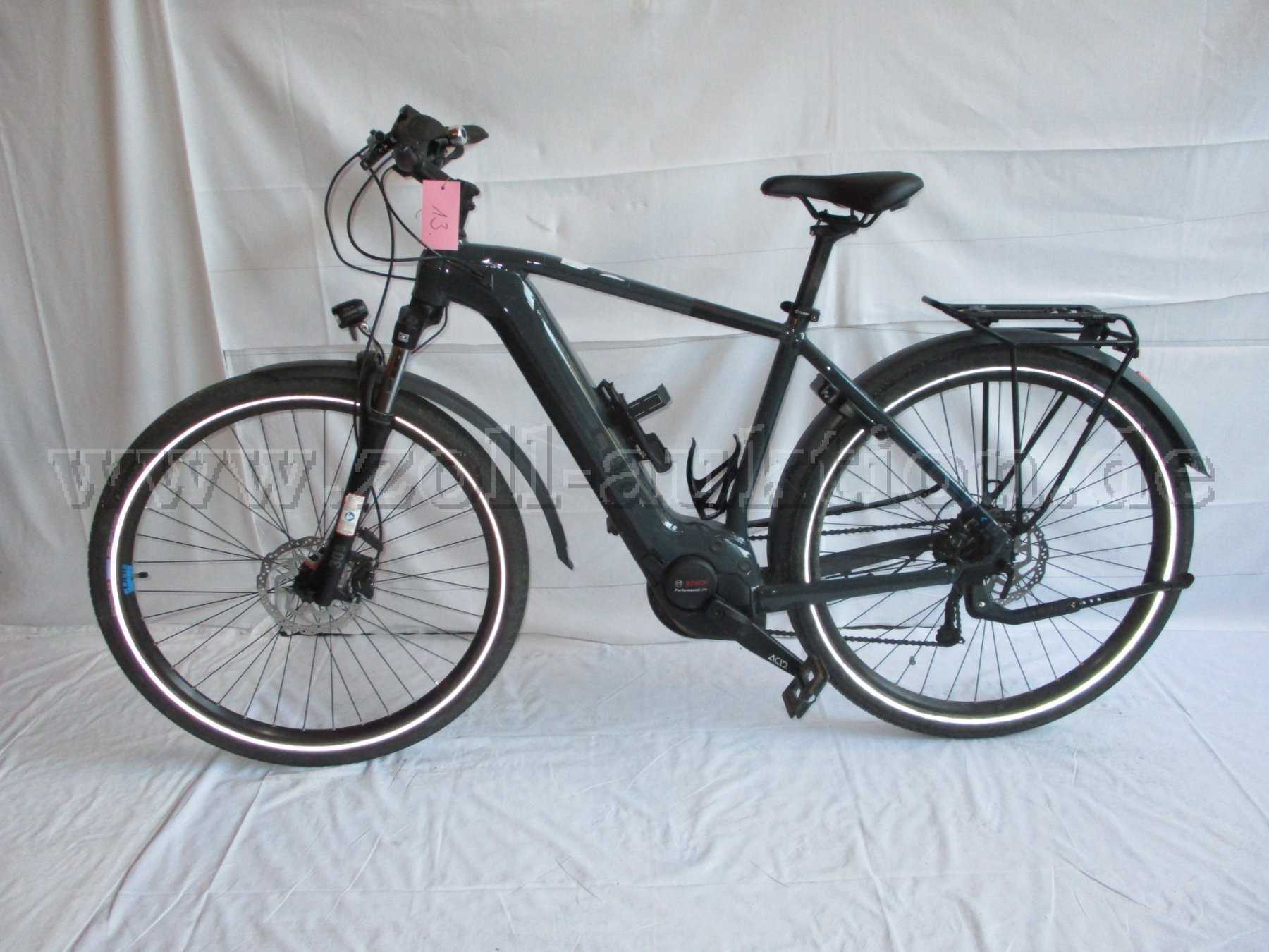 Vollansicht E-Bike Cube Touring One