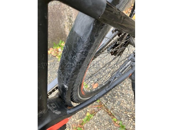 Schutzblech hinten - stark zerbeult und zerkratzt