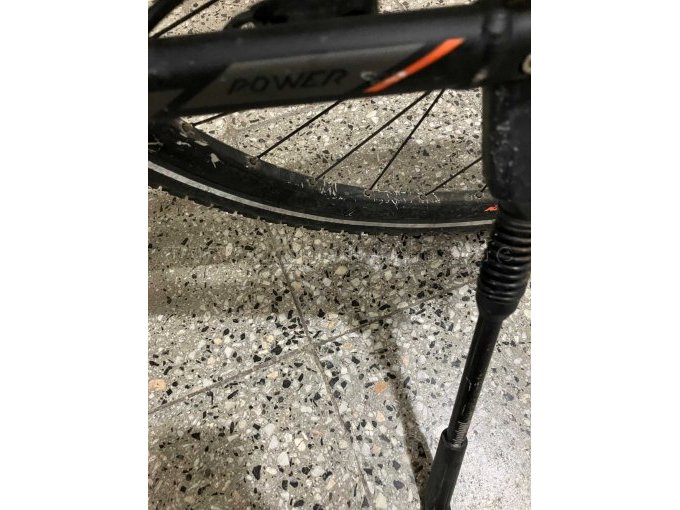 Felge hinten - stark zerkratzt