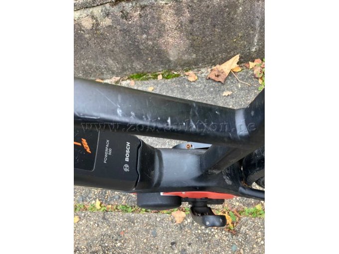 Kratzer und leichte Einkerbungen Mittelstange