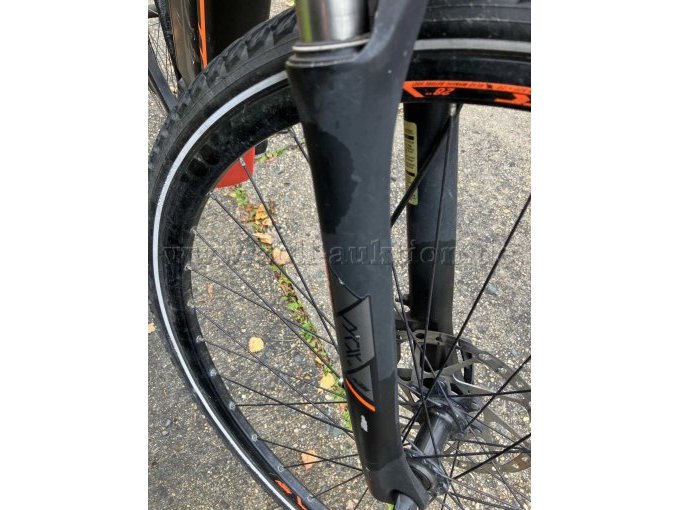 Gabel mit Verfärbungen - vermutl. durch Öl