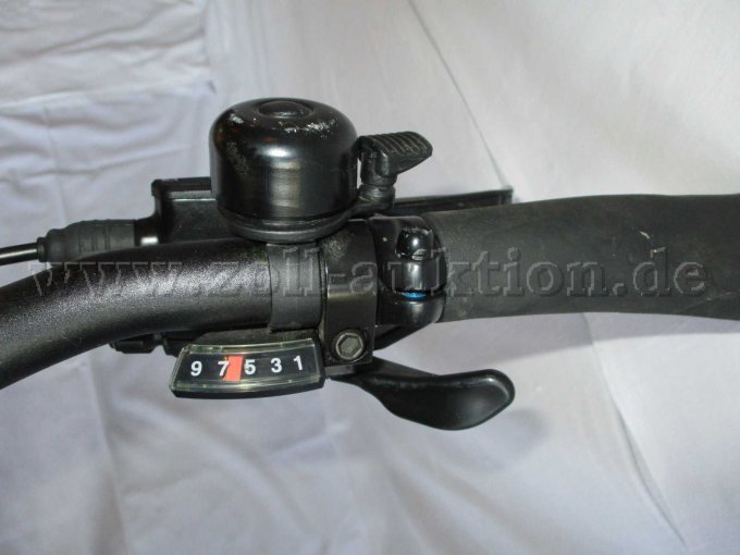 Teilansicht Lenker mit Shimano Alivio Schalthebel