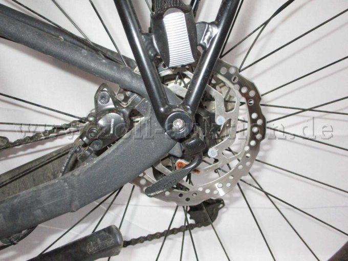 Teilansicht Hinterrad mit Scheibenbremse und Shimano Bremssattel