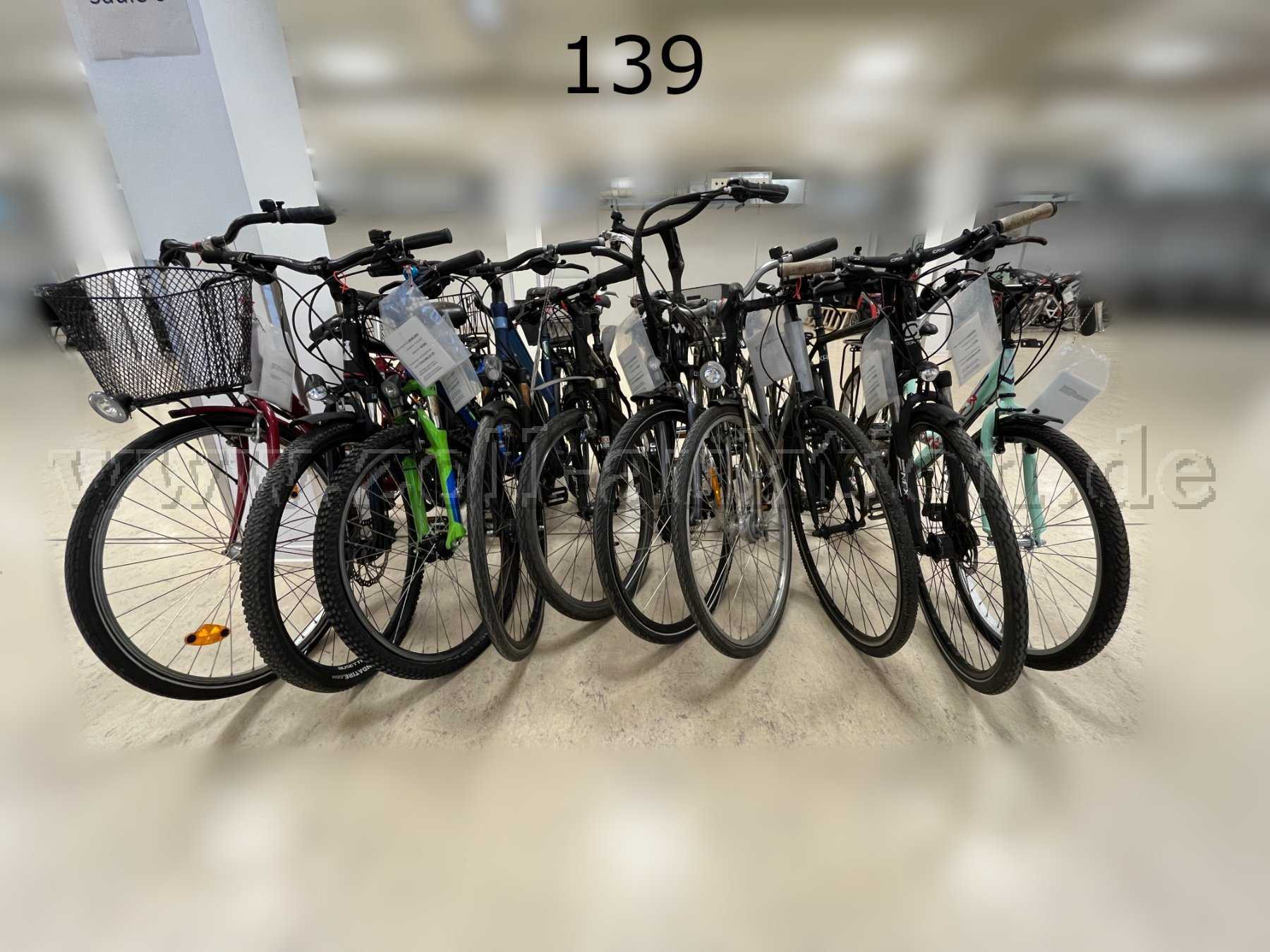 1 E-bike and 9 bicycles in a lot, various types and brands