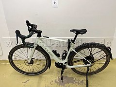 E-Bike von Cube, links