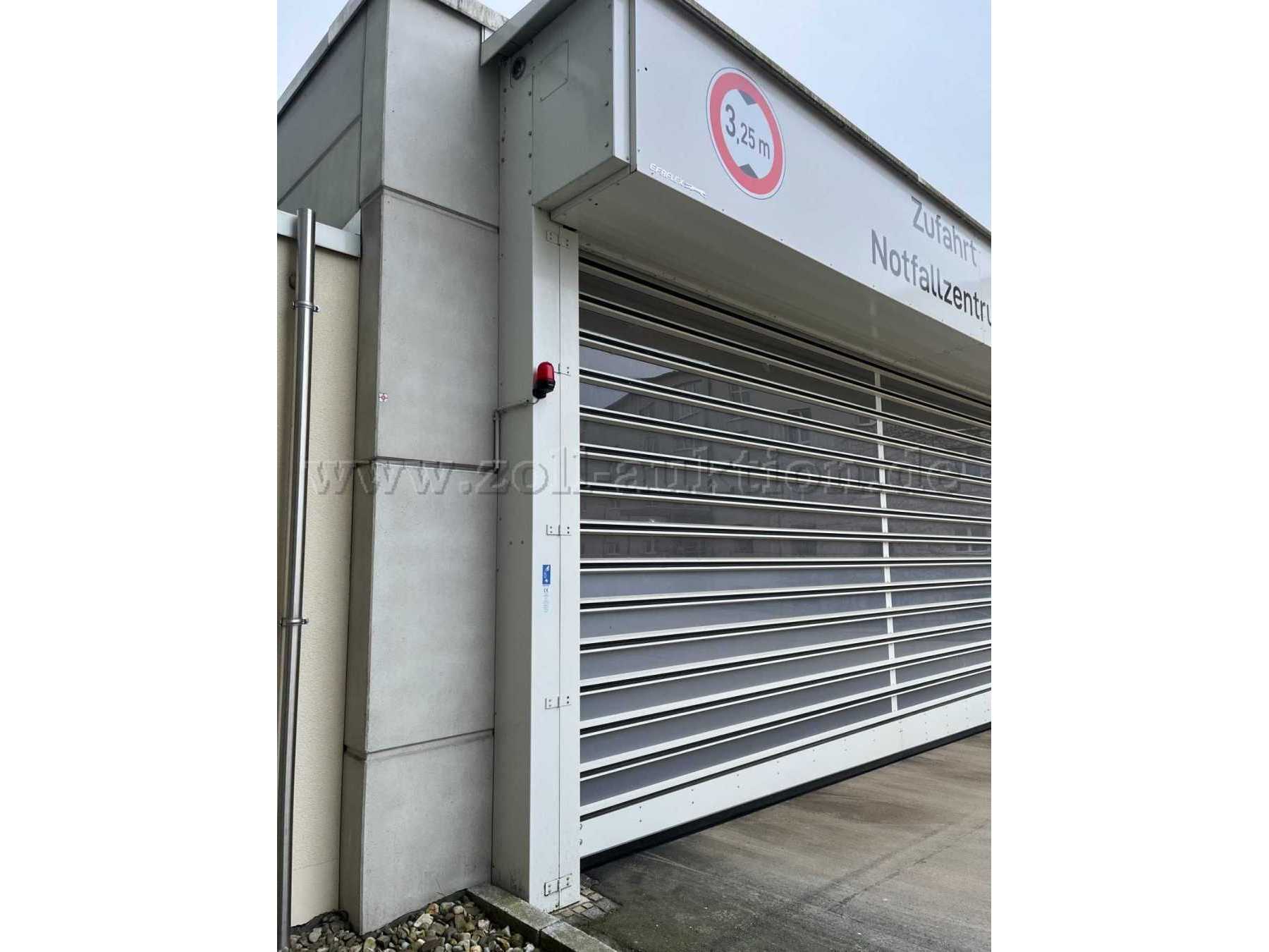 Ansicht außen mit Warnleuchte