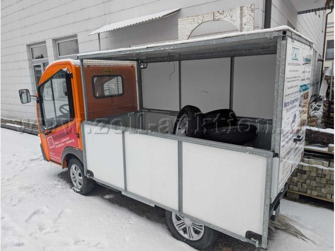 Seitenansicht links mit geöffneter Klappe