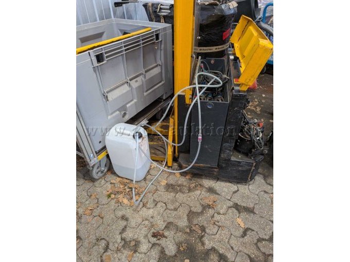 Befüllung Batterieflüssigkeit