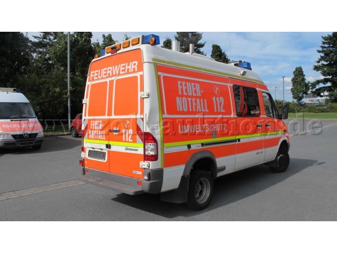 Fahrzeug hinten rechts mit Unfallschaden