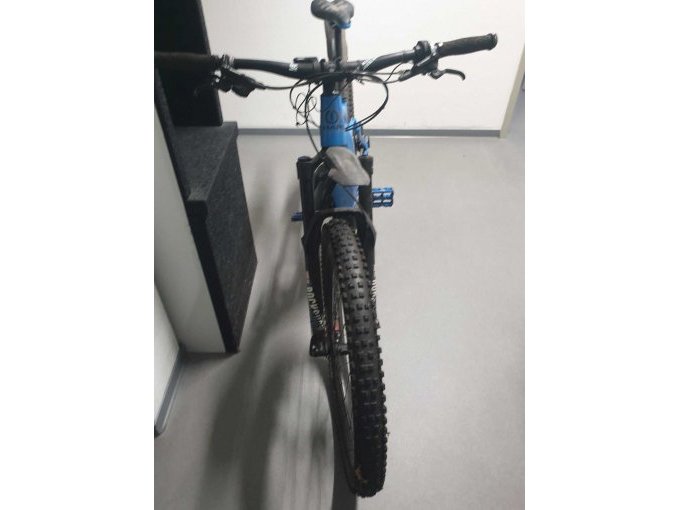Haro E-Mountain-Bike von vorne