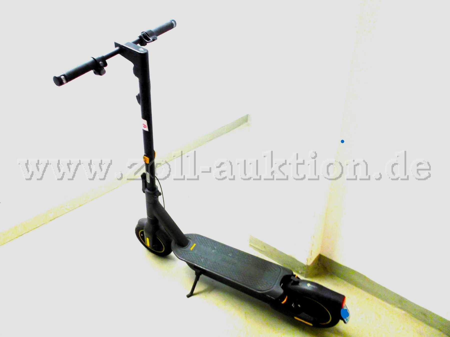 Gesamtansicht 2
Kick-Scooter NINEBOT Max 2