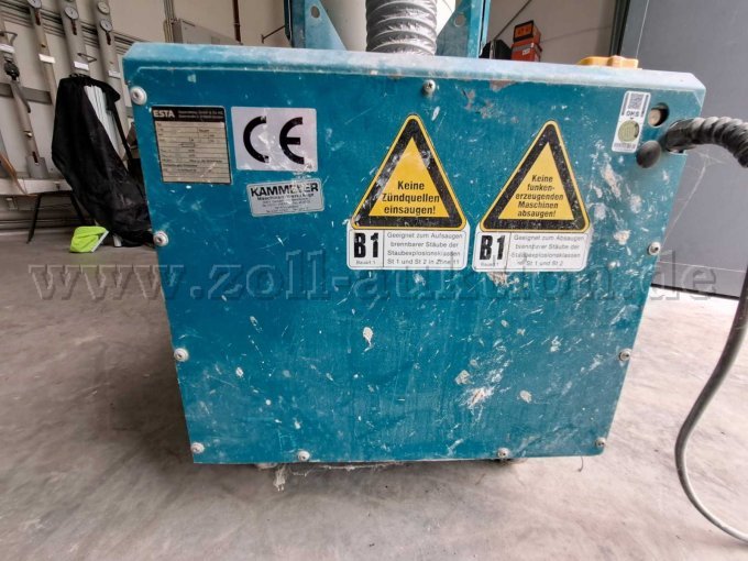 Ansicht von hinten mit den Hinweisschildern für den Gegenstand