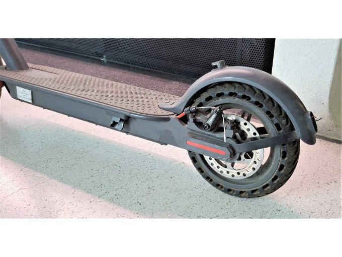 1 E-Scooter; AOVO Electro-Scooter; Model: M1Pro; 8,5“ Reifen – foto 9 – kavel bij Zoll-Auktion, Frankfurt am Main