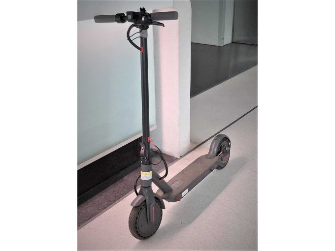 1 E-Scooter; AOVO Electro-Scooter; Model: M1Pro; 8,5“ Reifen – foto 5 – kavel bij Zoll-Auktion, Frankfurt am Main