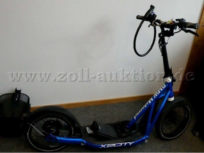 E-Scooter blau von der Seite