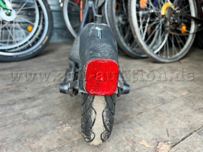 Abgebrochene Kennzeichenhalterung