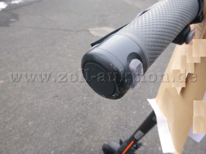 E-Scooter - Lenker links mit Schrammen