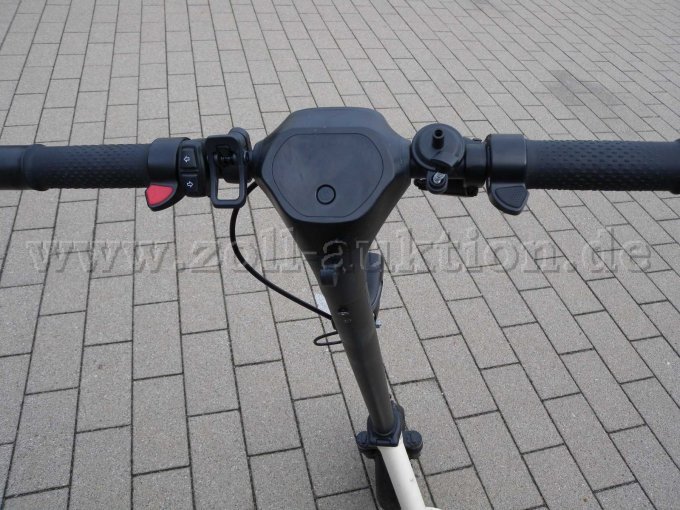 Ansicht Lenker von oben mit defekter Klingel