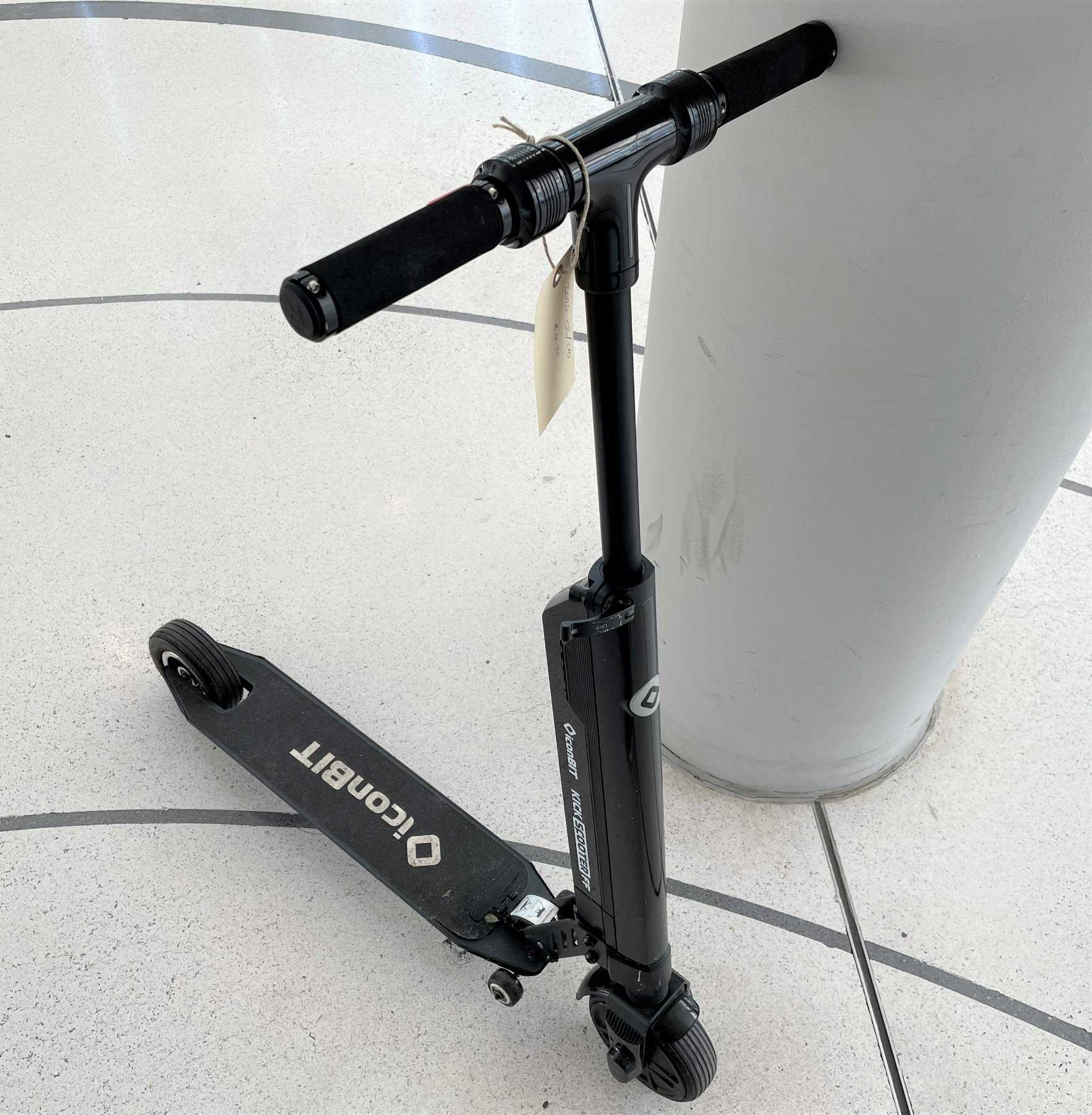 Zoll-Auktion - 1 E-Scooter, iconBIT KICK SCOOTER FF, schwarz, 6,5 ...