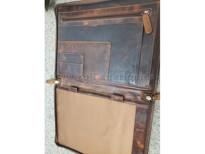 Aktenmappe geöffnet