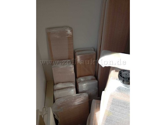 Verpackte Schrank- und Regalteile
