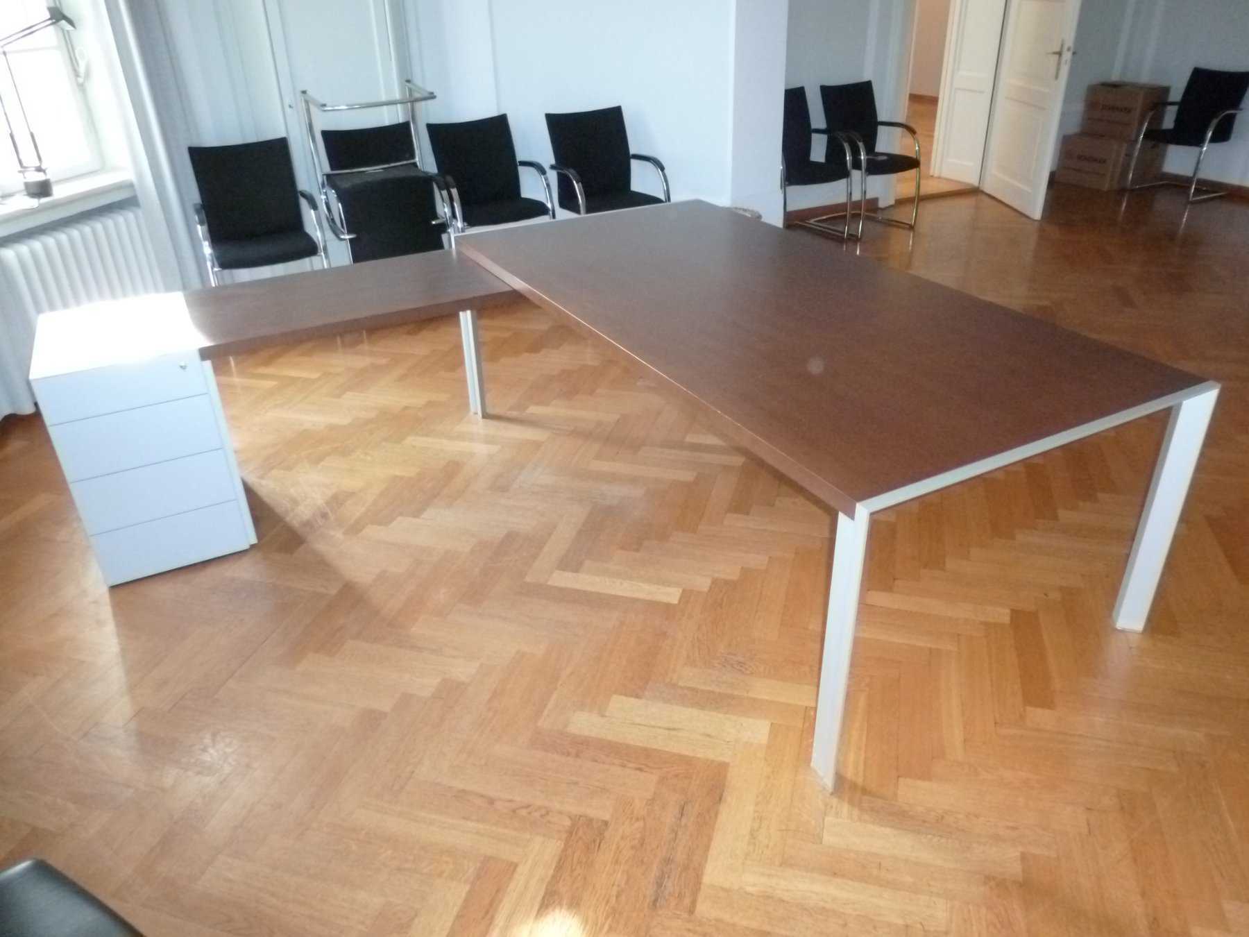 Gesamtansicht Eck-Schreibtisch seitl. innen