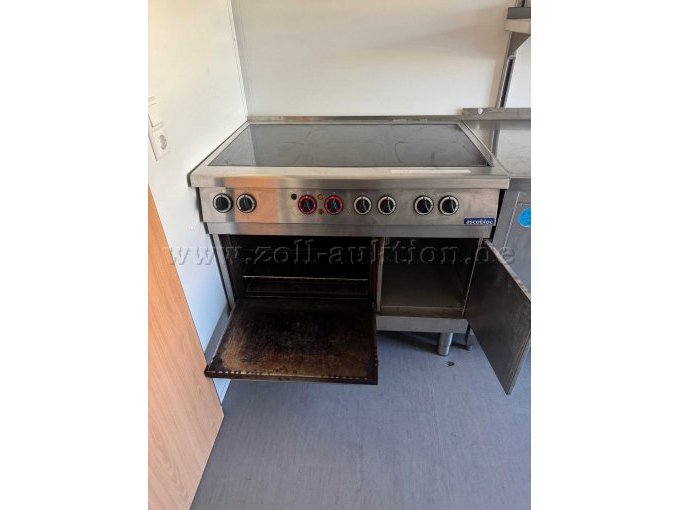 Backofen offen mit Staufach