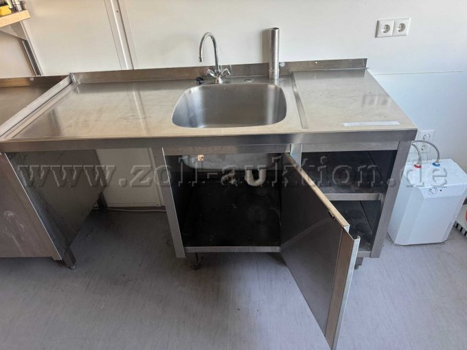 Spülbecken mit Unterschrank