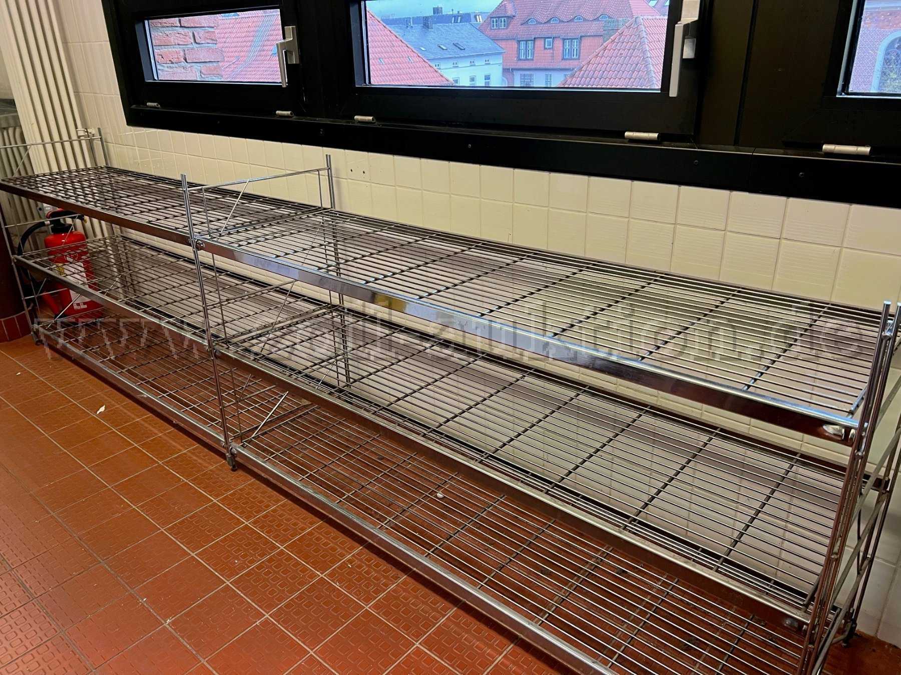 Regal aus Metallgitter