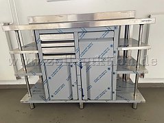Vorderseite Barista-Tisch