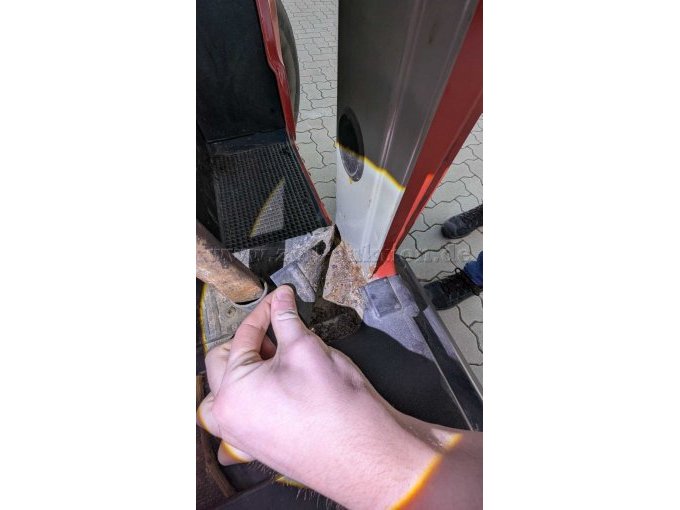 Massive Rostbildung B-Säule (Übergang Bodengruppe)