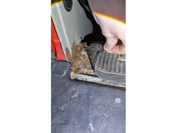 Massive Rostbildung B-Säule (Übergang Bodengruppe)