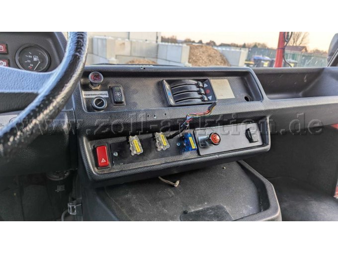 Armaturenbrett (Funk und Einbauten demontiert)