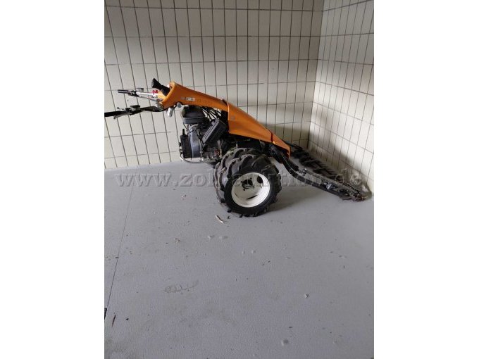 Motormäher seitlich