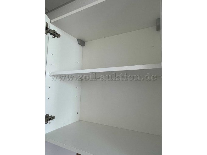 Oberschrank über Küchenzeile offen