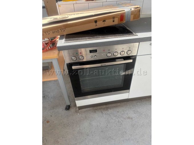 Backofen mit Ceranfeld im Arbeitsbereich. (Geräte werden ausdrücklich als ungeprüfte, reparaturbedürftige Bastlerware versteigert)