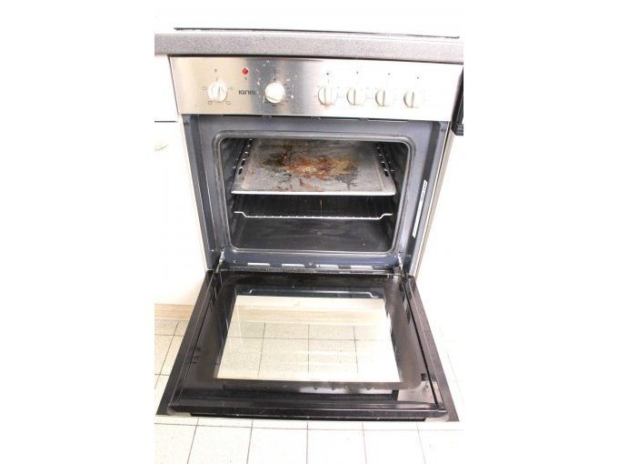 Elektroherd geöffnet