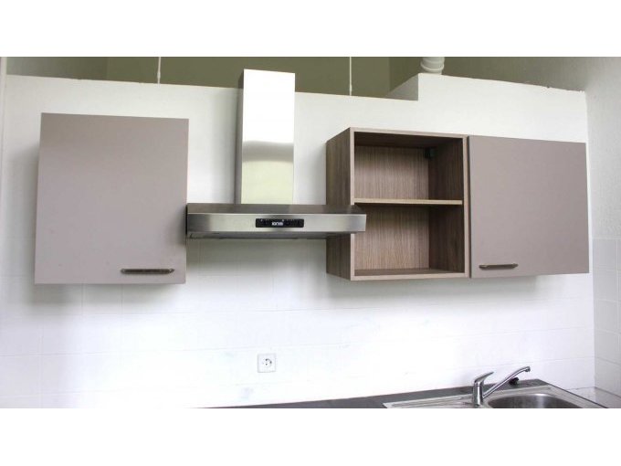 Ansicht Hängeschränke und Abzugshaube
