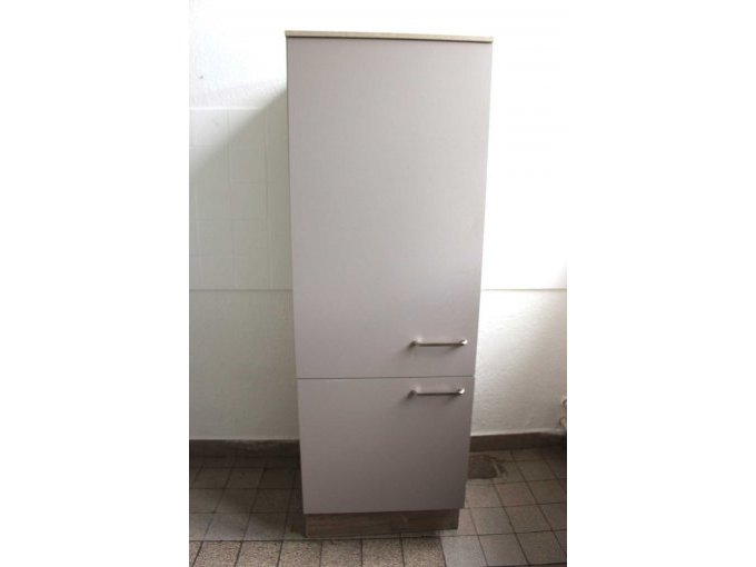 Separater Schrank für eingebauten Kühlschrank