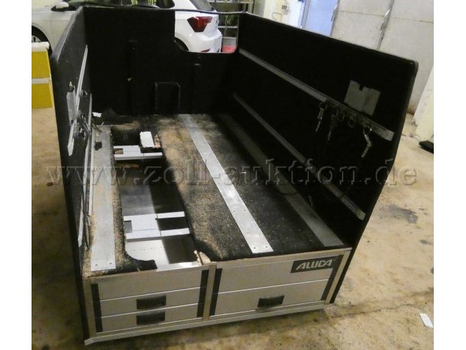 Ansicht von oben mit Detailansicht Loch im Boden und der Rückwand